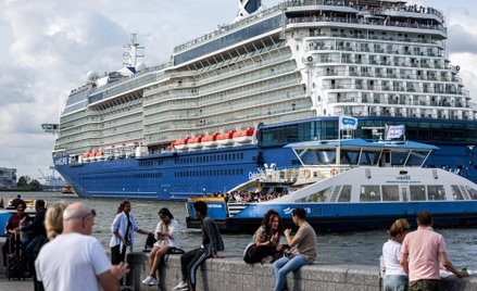Władze Amsterdamu chcą pozbyć się statków wycieczkowych z miasta