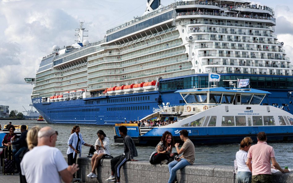 Władze Amsterdamu chcą pozbyć się statków wycieczkowych z miasta