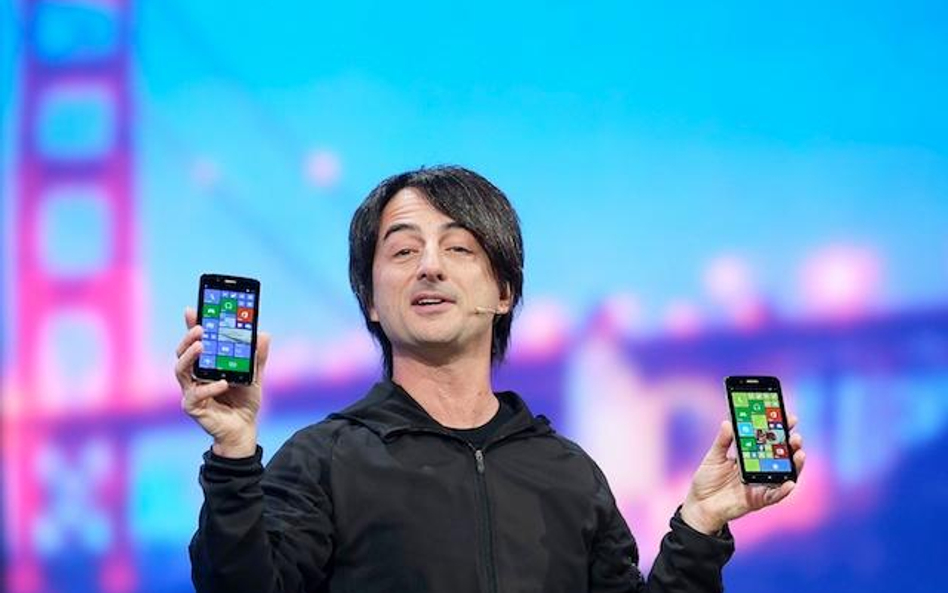 Joe Belfiore z Microsoftu chwali się nowym systemem Windows Phone podczas konferencji Build 2014