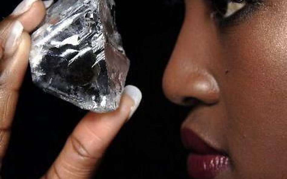 Dwa diamenty sprzedane za 22,7 mln dol.