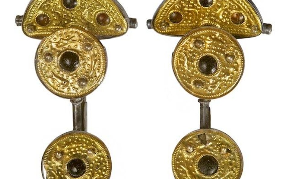 Para złoconych fibul z przedstawieniami zwierząt, IV wiek n.e.