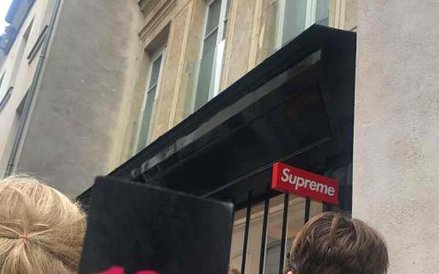 Kolejka do paryskiego sklepu Supreme