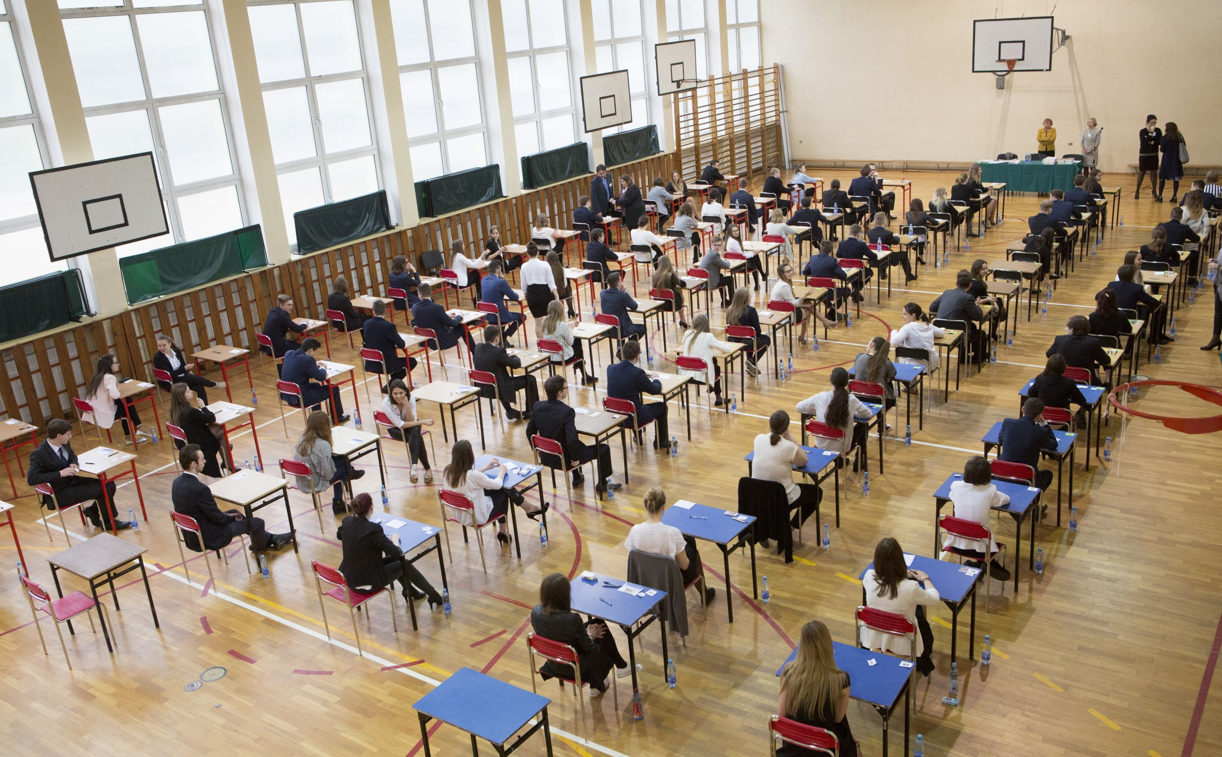 Jakie warunki trzeba spełnić, aby zdać maturę 2025?