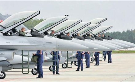 Na filmik z tankowania w powietrzu prezentowany na YouTubie mieliśmy aż 19 tysięcy wejść – mówi kpt.