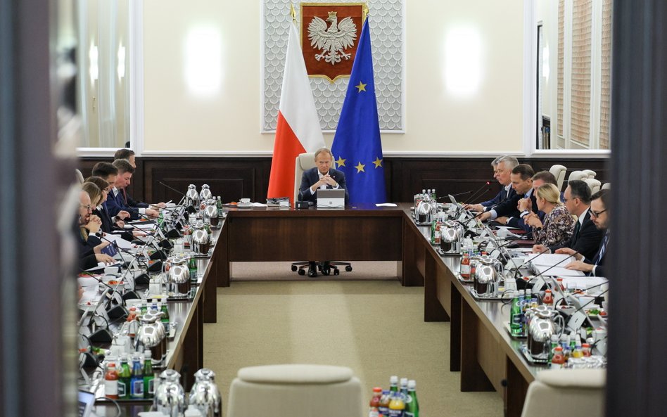 Premier Donald Tusk podczas posiedzenia rządu w siedzibie Kancelarii Prezesa Rady Ministrów w Warsza