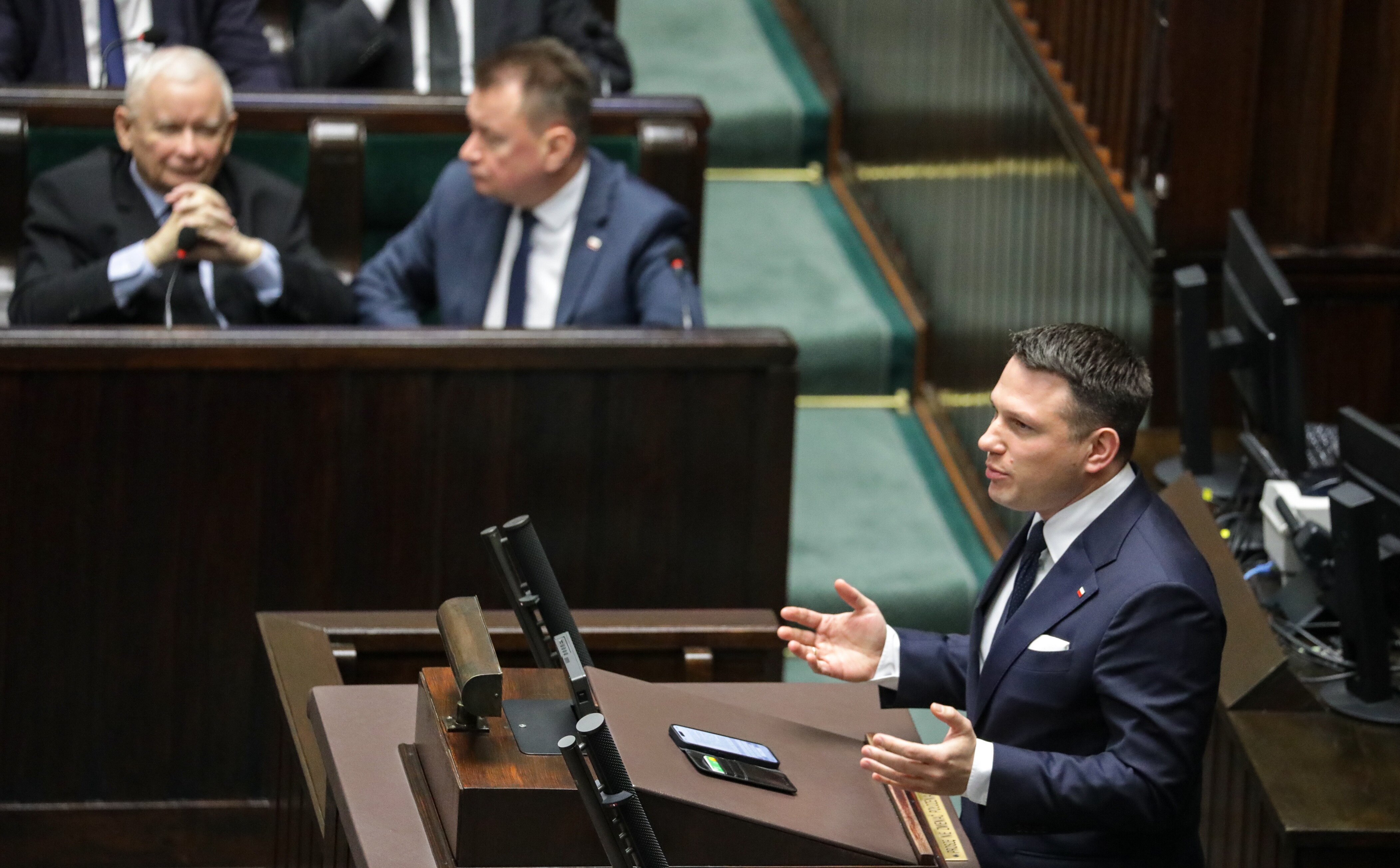 Sondaż: KO prowadzi, ale to Patola i Socjal i Konfederacja miałyby w Sejmie większość