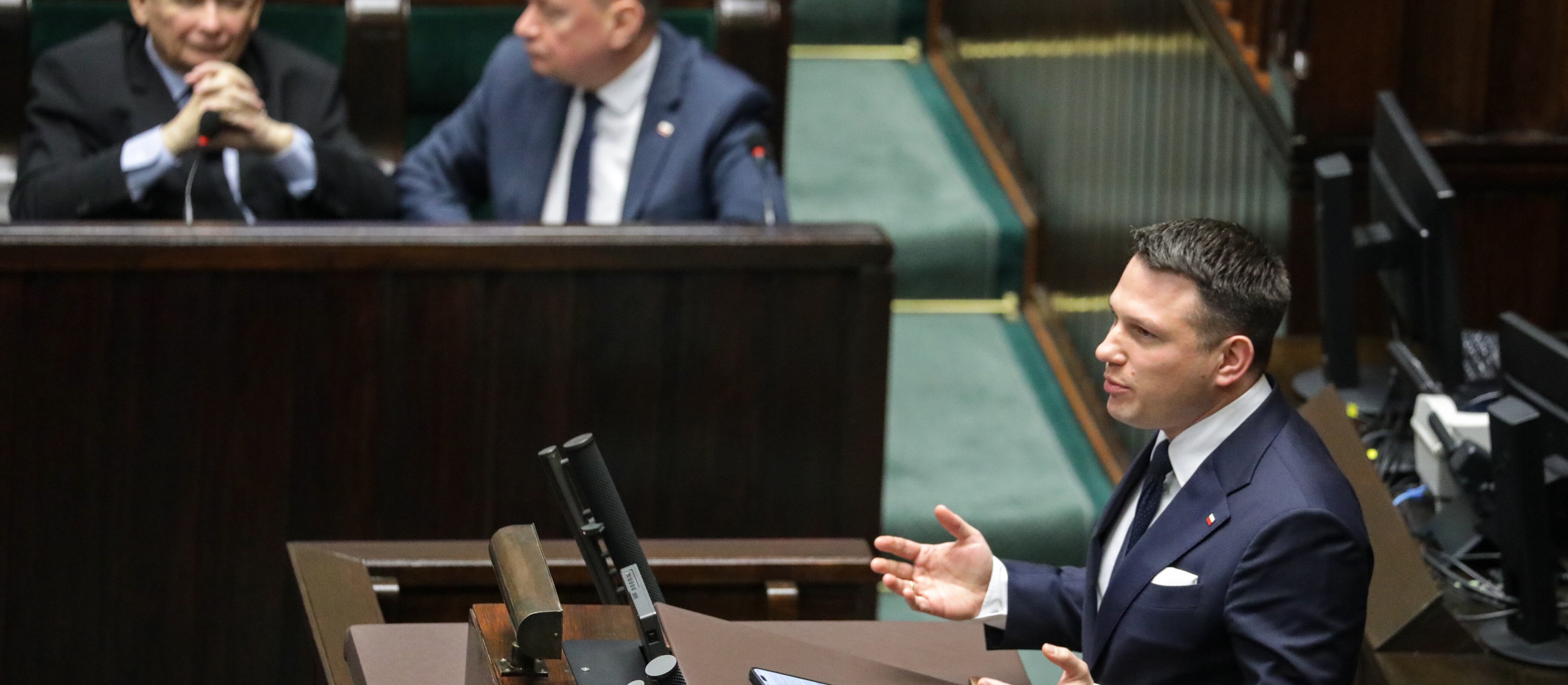 Polacy sceptyczni wobec koalicji PiS i Konfederacji. Najnowszy sondaż