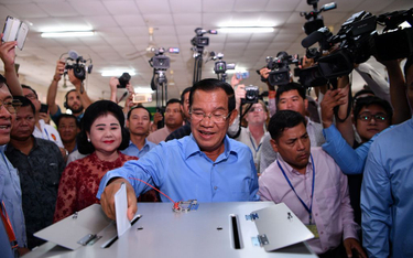 Kambodża: Partia rządząca zdobyła 100 proc. miejsc w parlamencie