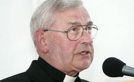 Biskup Pieronek po raz kolejny atakuje. Tym razem Kościół