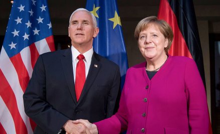 Wiceprezydent Stanów Zjednoczonych Mike Pence i kanclerz Niemiec Angela Merkel na konferencji w Mona