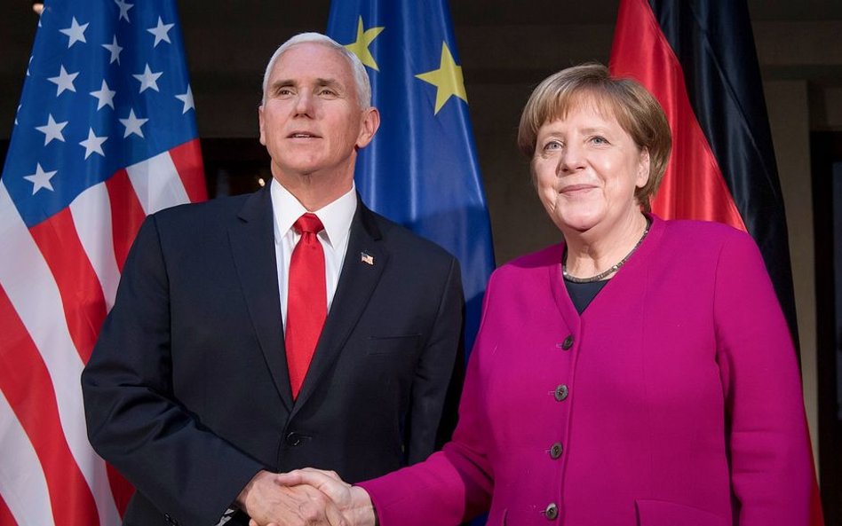 Wiceprezydent Stanów Zjednoczonych Mike Pence i kanclerz Niemiec Angela Merkel na konferencji w Mona