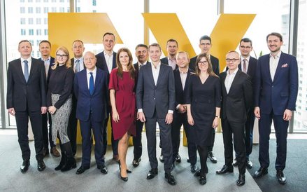 Partnerzy EY (drugi rząd od lewej): Radosław Krupa, Mirosław Gieras, Michał Grzybowski, Jarosław Koz