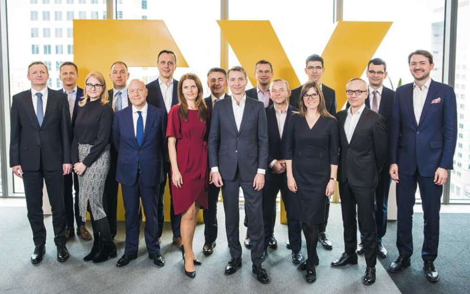 Partnerzy EY (drugi rząd od lewej): Radosław Krupa, Mirosław Gieras, Michał Grzybowski, Jarosław Koz