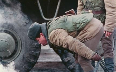 Radzieccy żołnierze w Wilnie na początku 1991 roku próbowali ratować upadające imperium
