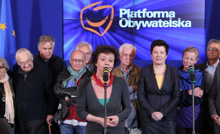 Październik 2011 r. Joanna Szczepkowska przemawia na konferencji komitetu poparcia PO