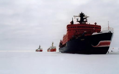 Atomowy okręt na lodowe morza