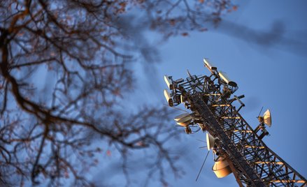 Bruksela: przyspieszyć budowę 5G i edukację