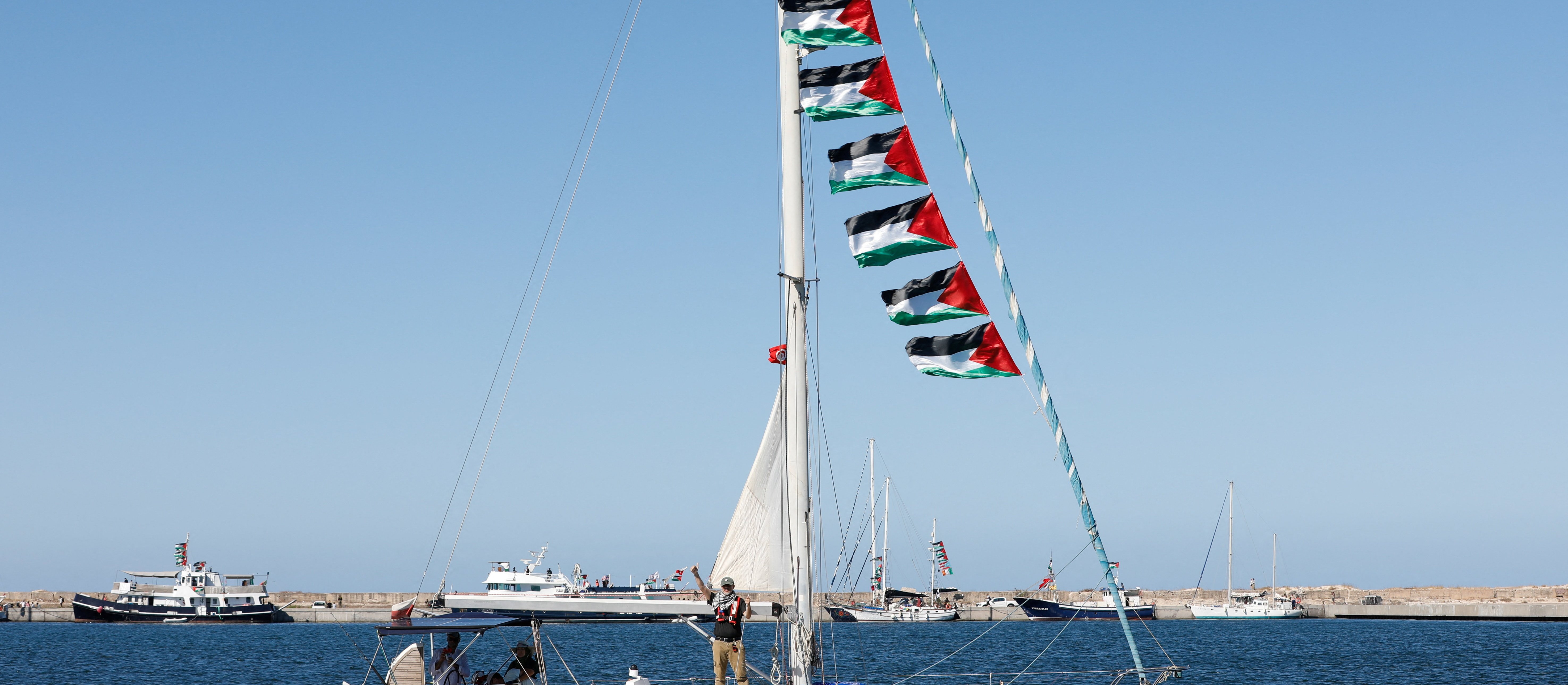 Aktywiści płyną z pomocą do Strefy Gazy. Zaatakowały ich drony