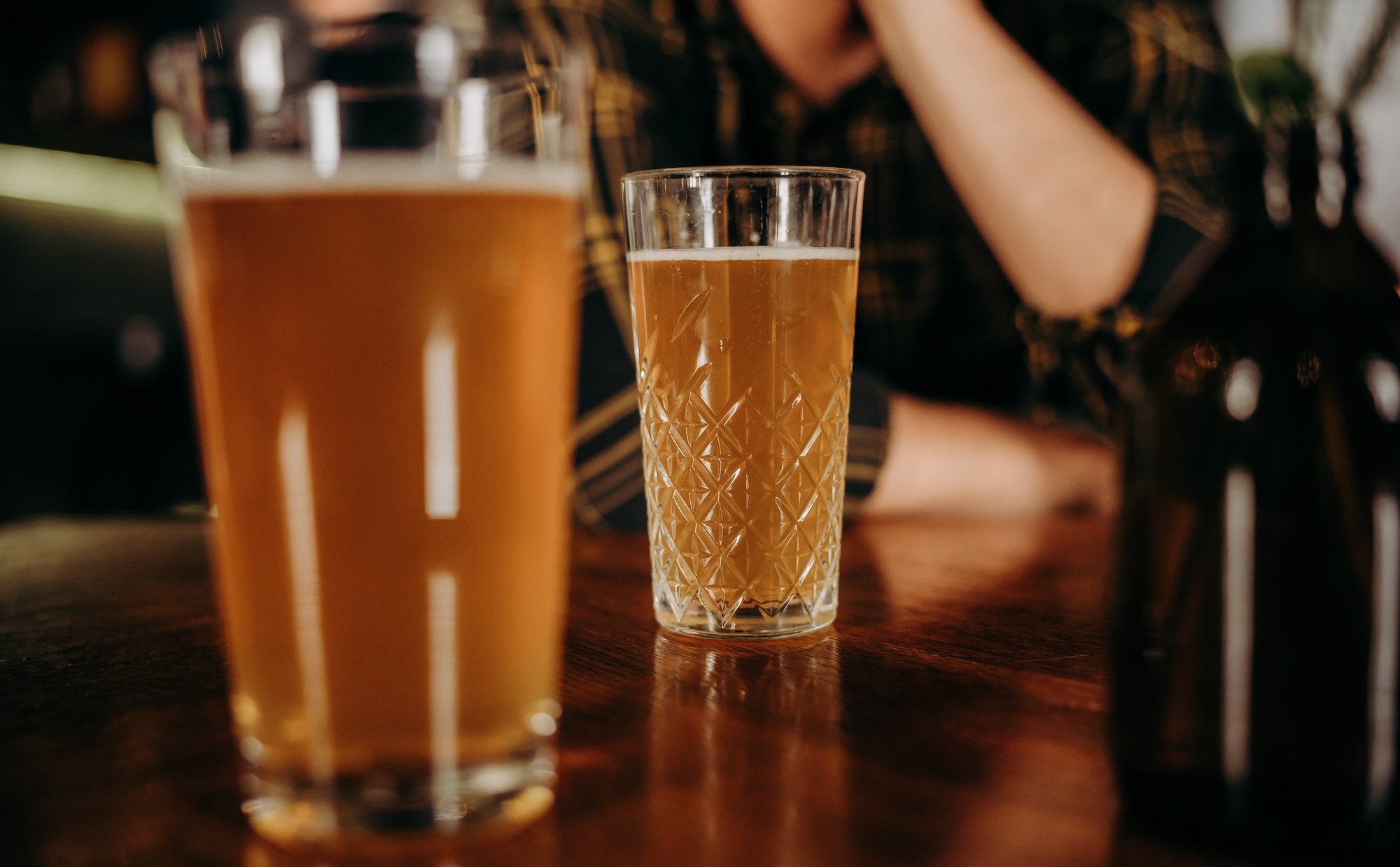 Badanie: Reklamy alkoholu zwiększają chęć sięgnięcia po procenty