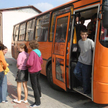 Nie ma przepisów regulujących czas dowozu dzieci do szkoły.