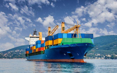 Dostawy morskie: jakie koszty transportu i ubezpieczenia, jaki podział ryzyka