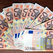 Euro łapie wiatr w żagle