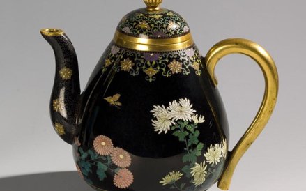 Namikawa Yasuyuki (1845–1927) Czajniczek zdobiony motywem chryzantem Kioto, ok. 1890-1910 emalia clo