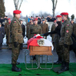 Więcej na pogrzeb żołnierza