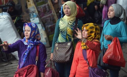 Przed targiem tekstylnym w Dżakarcie. W Indonezji 130 milionów ludzi wydaje każdego dnia od 2 do 20 