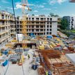 Drożeją grunty, materiały, usługi, w górę idą płace. Firmy muszą wspierać się pracownikami z Ukrainy