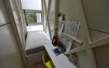 Wnętrze – miejsce do spania i blat roboczy