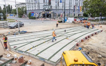 Na placu Zawiszy dobiega końca pierwszy etap prac