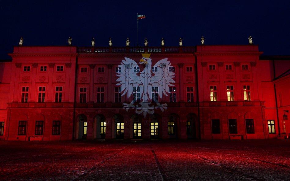 Okolicznościowa iluminacja na fasadzie Pałacu Prezydenckiego