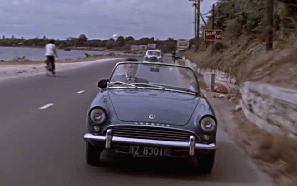 Sunbeam Alpine - to właśnie tym samochodem jeździł Bond w pierwszej części filmu „Doktor No.”.