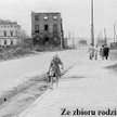 Zagadka na Wielkanoc. Fotografia pochodzi z roku 1958. Po środku kadru Leopolda Pytko znajdują się r