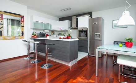 Ładnie urządzone mieszkanie, w dobrej lokalizacji, rzadko ma okazyjną cenę. Najczęściej stawka jest 