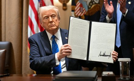 Prezydent Stanów Zjednoczonych Donald Trump prowadzi ostrą politykę wobec imigantów, sąsiadów USA i 