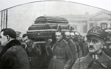 Trumna z ciałem zamordowanego prezydenta Gabriela Narutowicza. Pierwszy prezydent II Rzeczypospolite