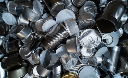 System kaucyjny dla szklanych butelek, ale bez puszek i plastikowych opakowań