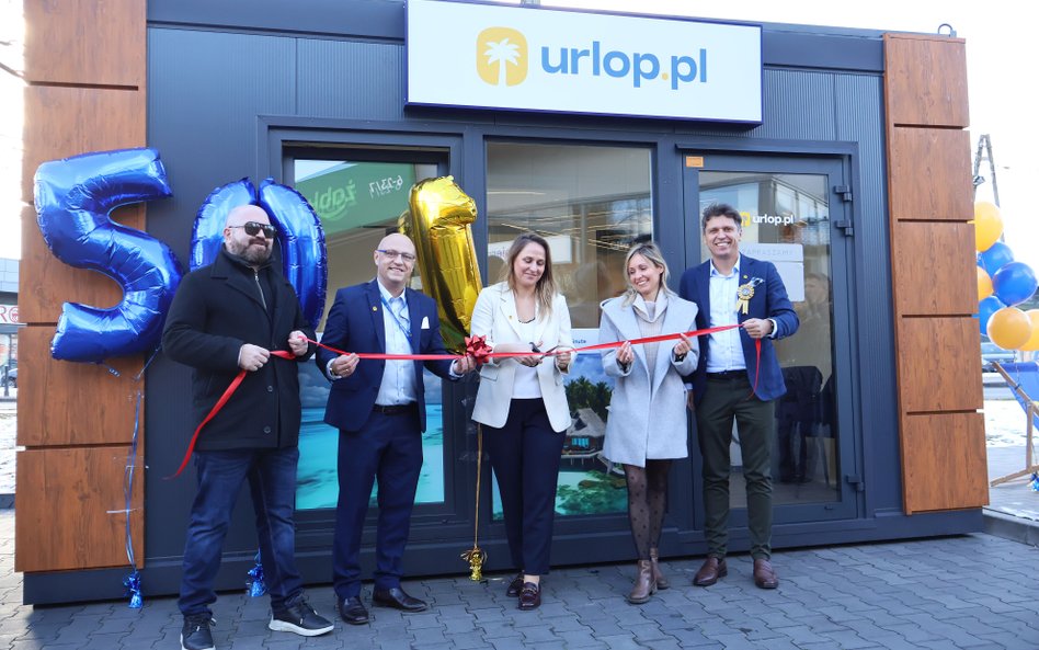 Pierwszy salon sprzedaży pod nową marką stanął w Rembertowie. Na otwarcie przyjechał prezes firmy Pr
