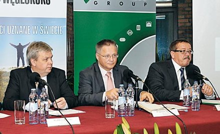 Od lewej: Waldemar Łaski, prezes Famuru, Bogusław Oleksy, wiceprezes Węglokoksu i Marian Kostempski,