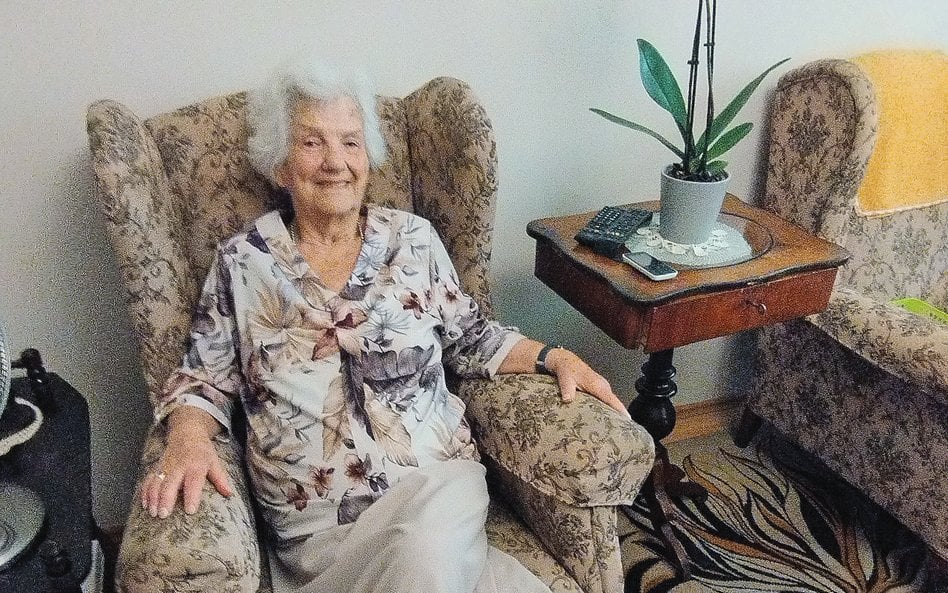 Krystyna Sierpińska (1929–2026), ps. Marzenka. W czasie powstania m.in. uratowała swego ciężko ranne