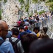 Do Neuschwanstein rocznie przyjeżdża blisko 1,5 miliona turystów. Zdaniem mieszkańców okolicznych mi