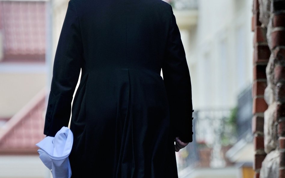 Orgia na plebanii. Ksiądz usłyszał zarzuty prokuratorskie