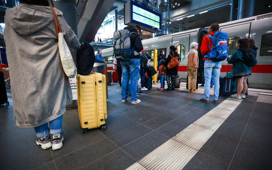 Przez miesiąc 35 tys. Europejczyków będzie mogło za darmo podróżować po całej Europie.