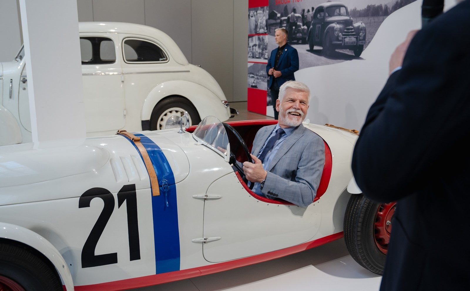 Prezydent Czech w nietypowej roli. Pojawił się incognito na żużlowym Grand Prix. Jako fotoreporter