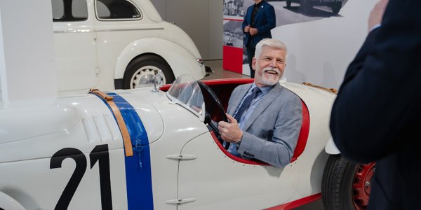 Prezydent Czech w nietypowej roli. Pojawił się incognito na żużlowym Grand Prix. Jako fotoreporter
