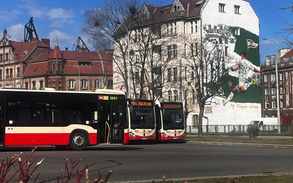 Z początkiem maja za przejazd komunikacją miejską w Gdańsku uchodźcy muszą już płacić. Tyle, że w au