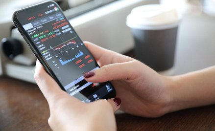 Firmy zarabiają na transformacji cyfrowej, my możemy na ich akcjach