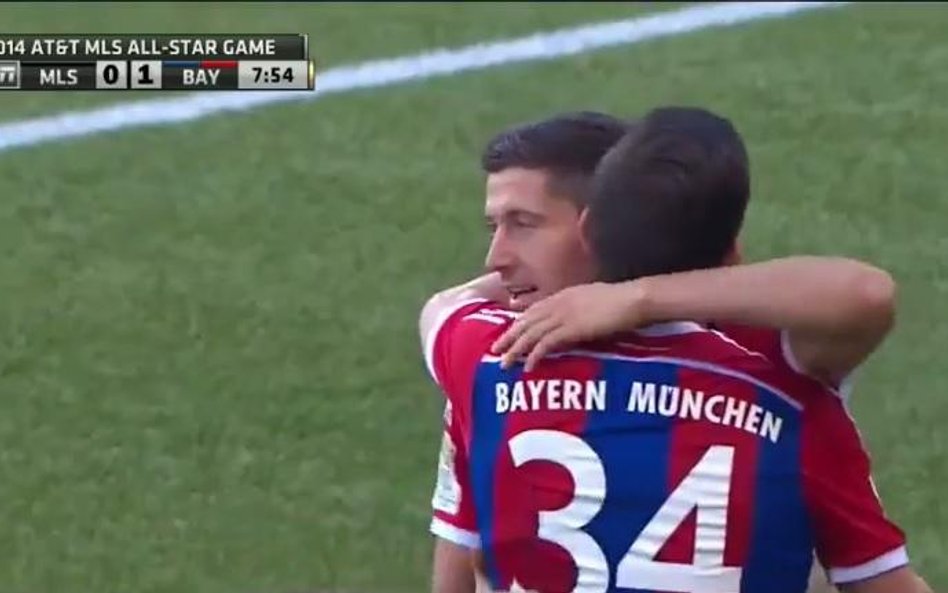Lewandowski zachwyca. Piękna bramka przeciwko gwiazdom MLS [WIDEO]